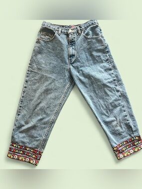 Ask! Cropped jeans with floral ankles